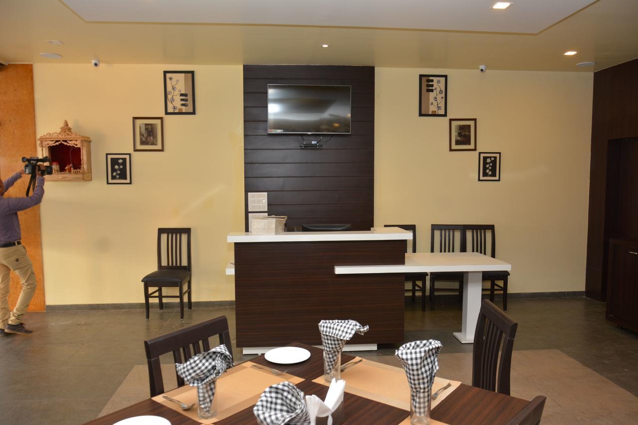 Hotel Darshan Rājula Екстериор снимка