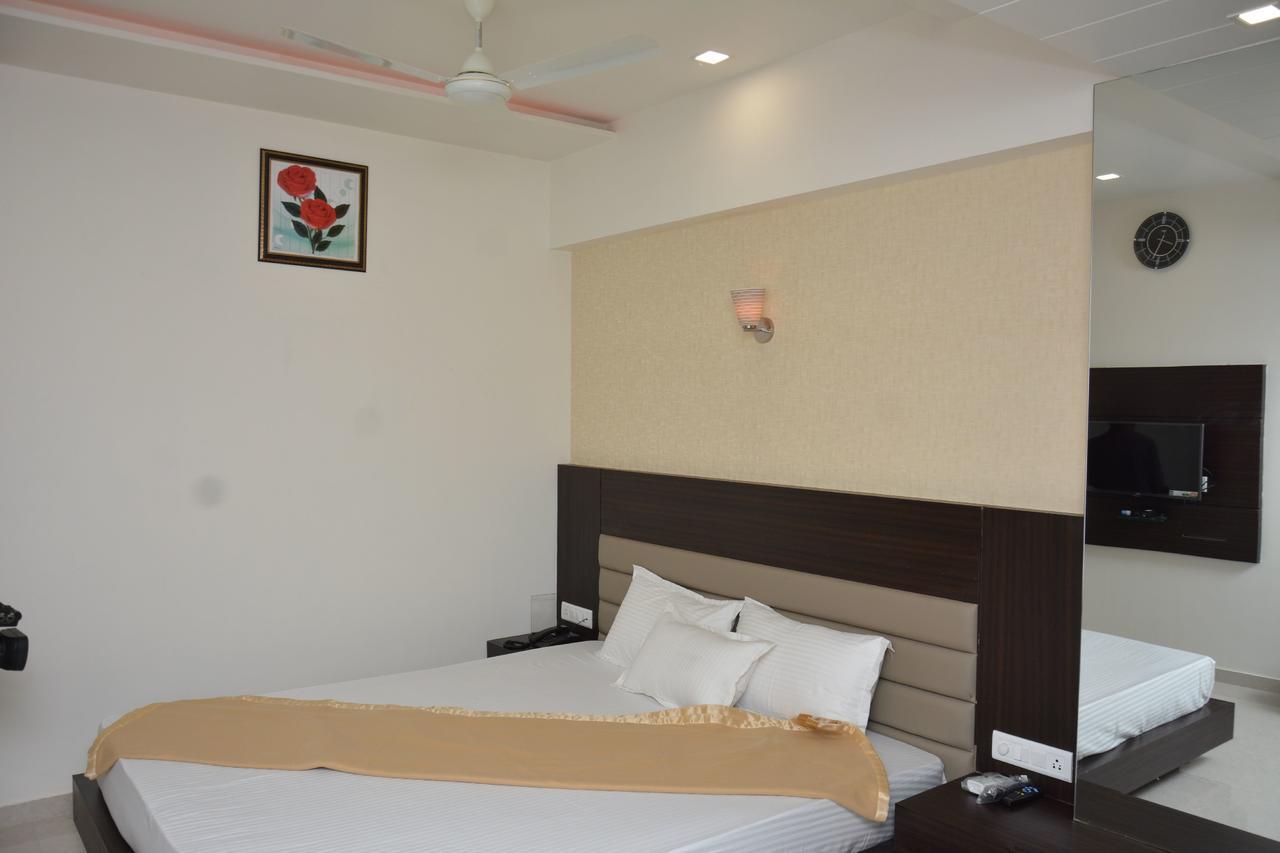 Hotel Darshan Rājula Екстериор снимка